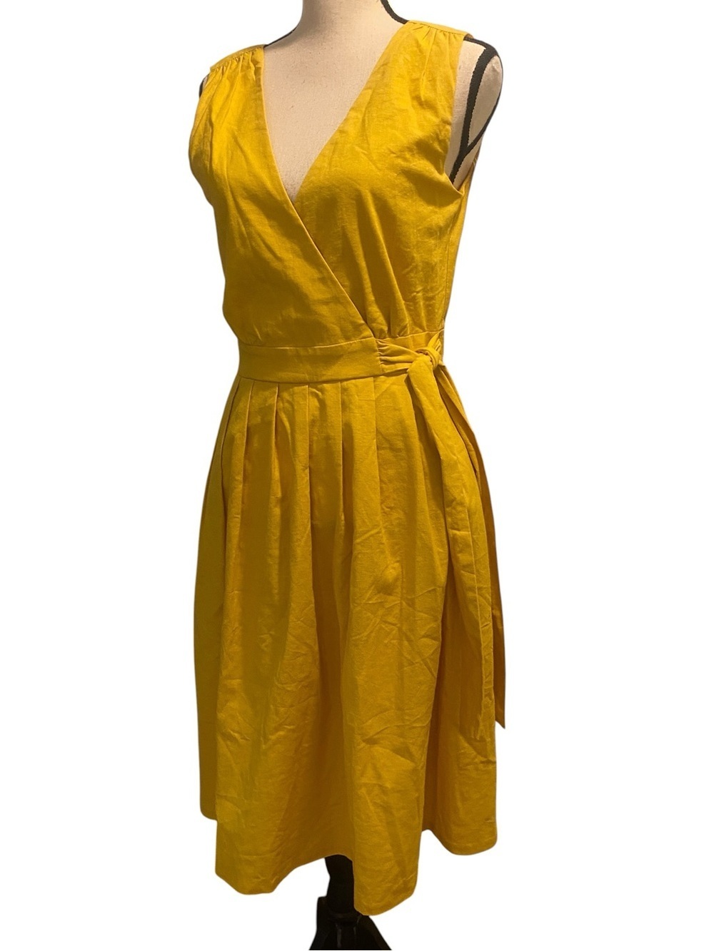 Women’s Yellow Sleeveless Midi Dress Pleated Skirt V-Neck New medium The Korner